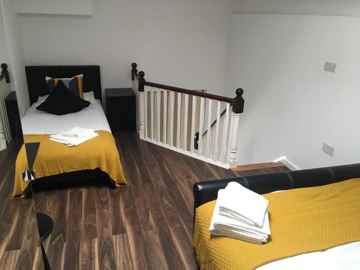 W12 Studios & Rooms Лондон Екстериор снимка